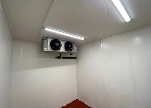 Evaporador bohn 3 ventiladoresImagen de WhatsApp 2025-05-28 a las 11.17.07_577b423b-standard-scale-2_00x Cámara Frigorífica para Refrigeración 3Mts (Largo) x 3Mts ( Ancho) x 2.5 (Alto) Temperatura: 3° a 0°